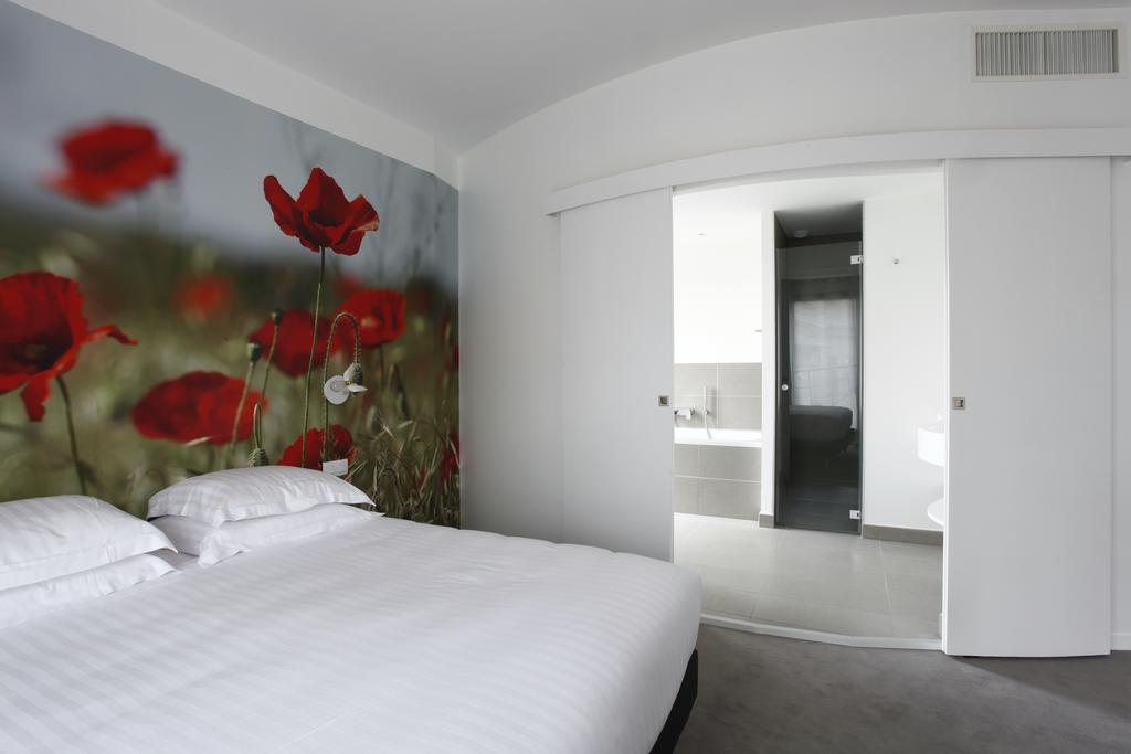 L'Echappee Belle Hotel LʼIsle-Jourdain Eksteriør billede